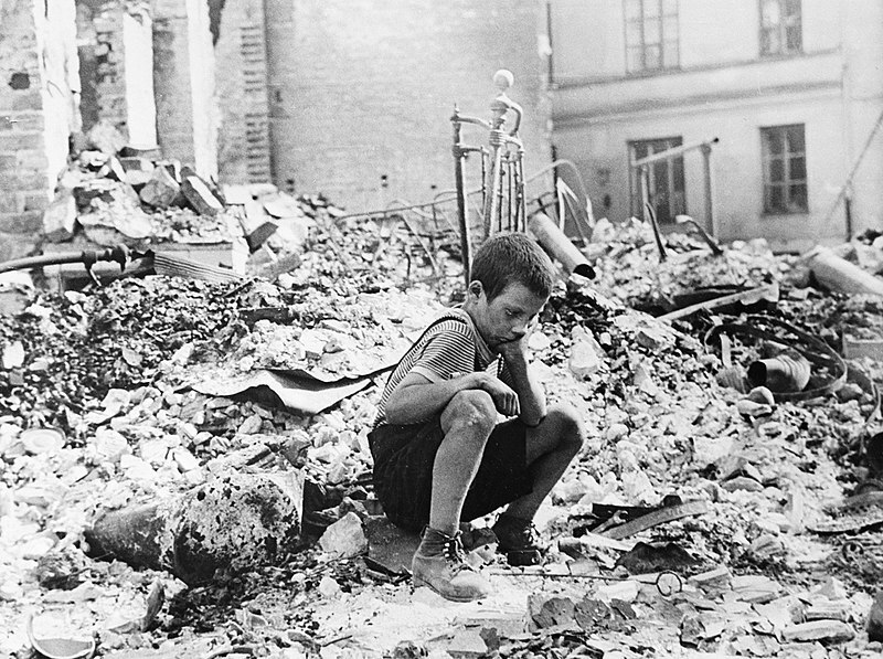 Polish_kid_in_the_ruins_of_Warsaw_September_1939.jpg